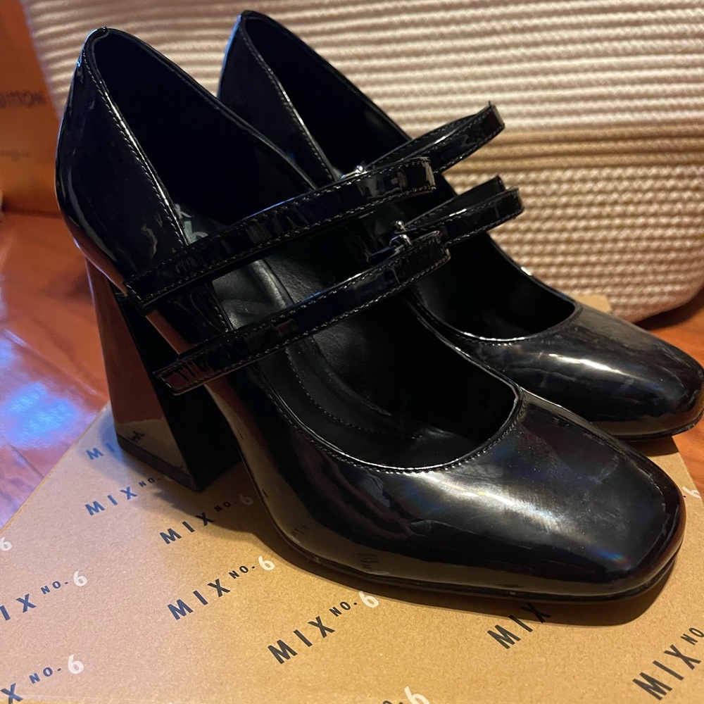 Mary Jane pumps
